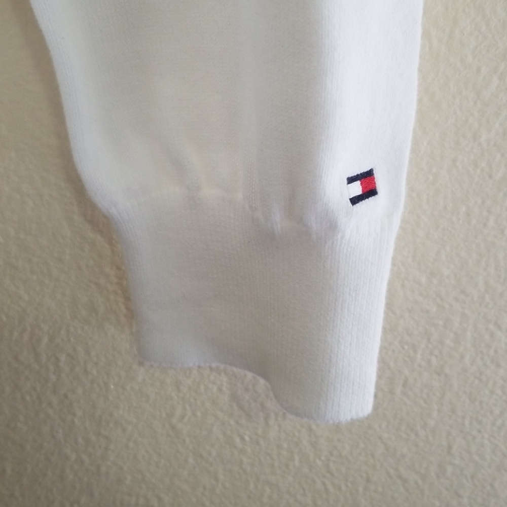 Tommy Hilfiger Crewneck Sweater "SALE $55 FIRM" - Picture 7 of 7
